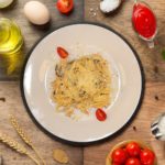 Феттучини с курицей и баклажанами-min